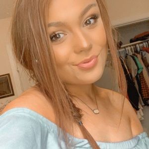 Meet your Posher, Zella